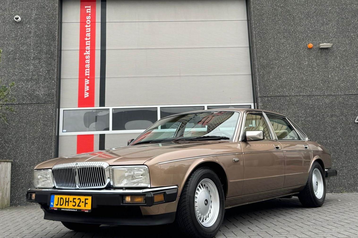 Image of Jaguar XJ40